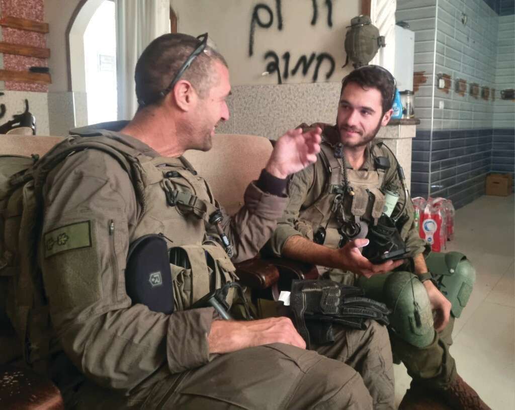 אבידן ורועי במפגש בתוך הרצועה. | באדיבות המשפחה