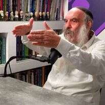 הרב יהושע שפירא בהסכת "על המשמעות". | באדיבות המצלם