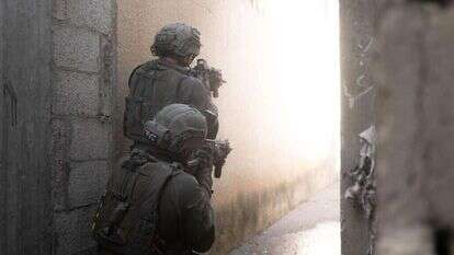 סיירת צנחנים בלחימה בעזה. | דובר צה"ל