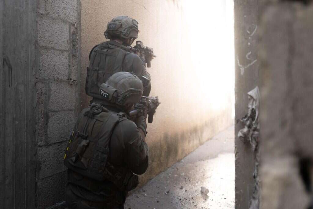 סיירת צנחנים בלחימה בעזה. | דובר צה"ל