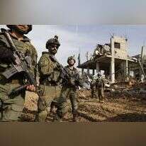 באמצע - רס"ן אליאב, קצין האגם של חטיבת כפיר. | דובר צה"ל