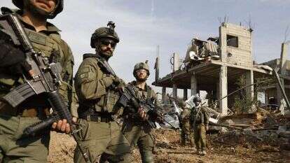 באמצע - רס"ן אליאב, קצין האגם של חטיבת כפיר. | דובר צה"ל