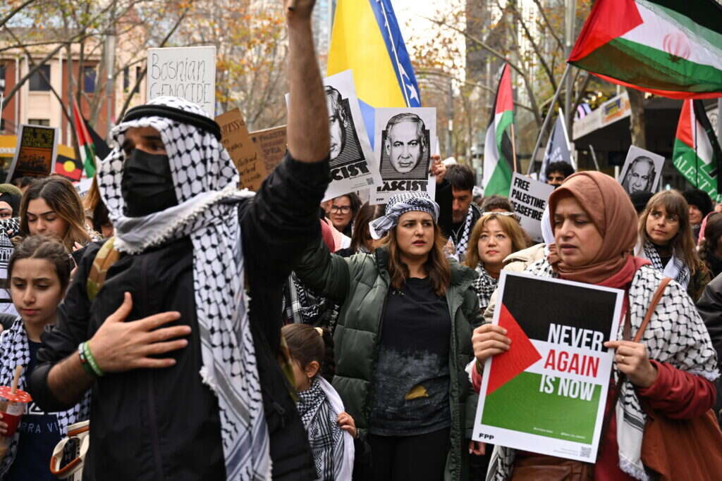 הפגנה פרו-פלסטינית במלבורן, אוסטרליה. | EPA/JAMES ROSS AUSTRALIA AND NEW ZEALAND OUT