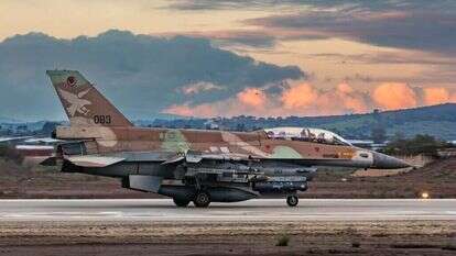 מטוס F-16 על המסלול בבסיס רמת דוד. | דובר צה"ל