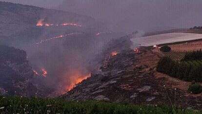 שריפה בנחל אביב שבגליל העליון, בעקבות ירי חיזבאללה. | רשות הטבע והגנים