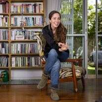 שירי ארצי (52) תסריטאית, סופרת ומנחת סדנאות כתיבה. | אריק סולטן