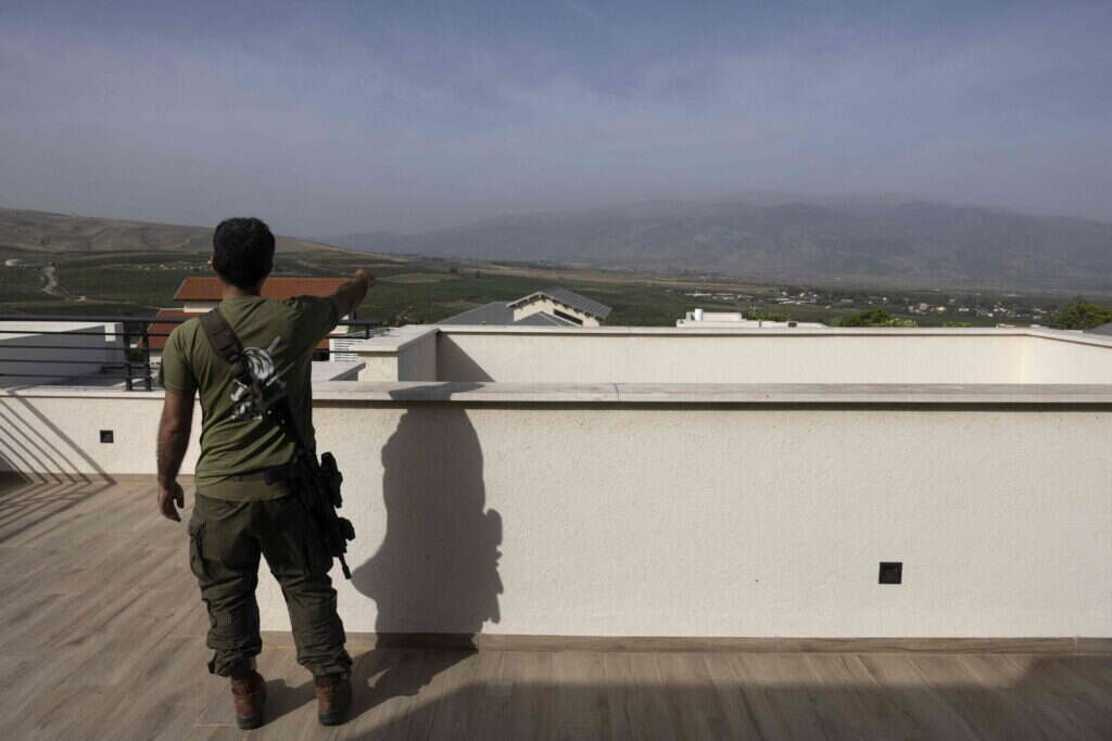 הרי לבנון הנראים מגג אחד הבתים בכפר גלעדי. | AFP