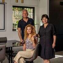 כוכי כהן (מימין) עם ליאת ודורון פרידמן. | נעמה שטרן כוכי כהן (מימין) עם ליאת ודורון פרידמן. | נעמה שטרן