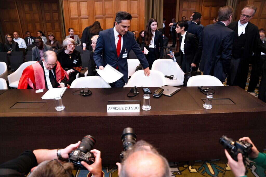 סמכות שיפוט מוגבלת ומניעים פוליטיים מובהקים. הדיון בבית הדין הגבוה לצדק בהאג, בתביעת דרום־אפריקה נגד ישראל. | אי.פי.איי