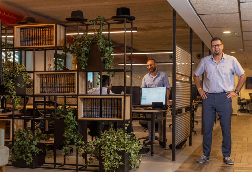 יכולות הלמידה האישית של חרדים מועילות בעולם העבודה החדש. אמויאל באחד המרכזים. | יוס אלוני