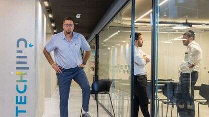 יחיאל אמויאל. | יוס אלוני