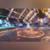 רוקדים על שתי חתונות. | מסך רוקדים על שתי חתונות. | מסך