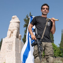 "אנחנו דורשים ביטחון, לא תחושת ביטחון". זאבי באנדרטת האריה השואג בתל־חי, בשבוע שעבר. | אייל מרגולין, ג׳יני