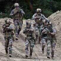 חיילים בצבא הצרפתי משתתפים בתערוכת הנשק יורוסאטורי במדינה. | Valentine CHAPUIS / AFP