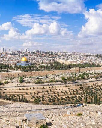 הר הבית והעיר העתיקה בירושלים במבט מהר הזיתים. | שאטרסטוק הר הבית והעיר העתיקה בירושלים במבט מהר הזיתים. | שאטרסטוק