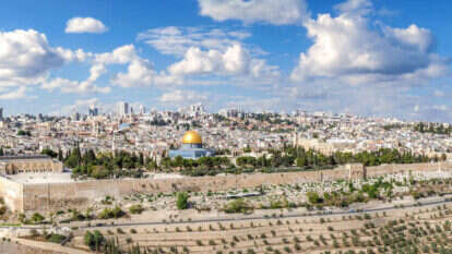 הר הבית והעיר העתיקה בירושלים במבט מהר הזיתים | שאטרסטוק