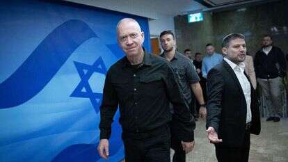 השרים סמוטריץ' וגלנט מחוץ לישיבת הקבינט. | יונתן זינדל, פלאש 90