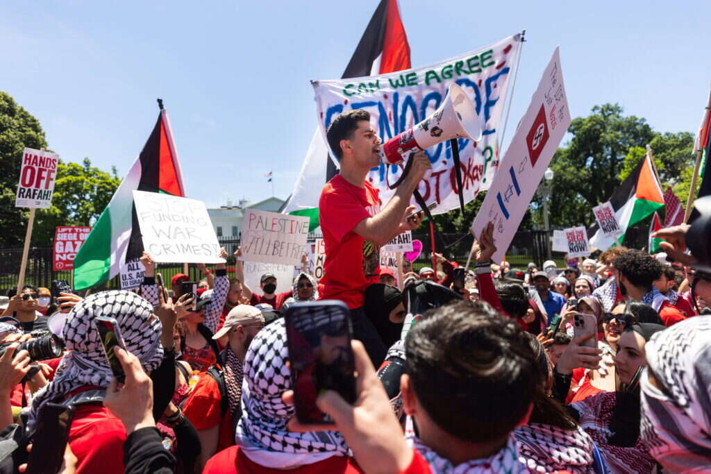 מפגינים פרו-פלסטינים מול הבית הלבן. | EPA