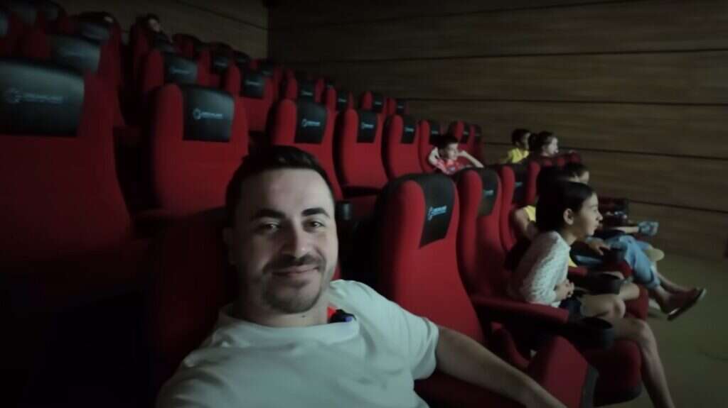 קטע מתוך אחד הפרקים של משפחת ספיר. | מסך מתוך יוטיוב קטע מתוך אחד הפרקים של משפחת ספיר. | מסך מתוך יוטיוב