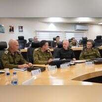 השר גלנט, הרמטכ"ל הלוי, אלוף גורדין ומפקד חיל האוויר בהערכת מצב בפיקוד צפון. | דובר צה"ל