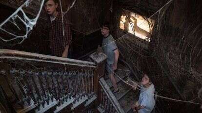 בספרות המתח יש משהו אוניברסלי שנוגע במהות האנושית. מתוך הסרט "זה", המבוסס על ספרו של סטיבן קינג. | באדיבות yes