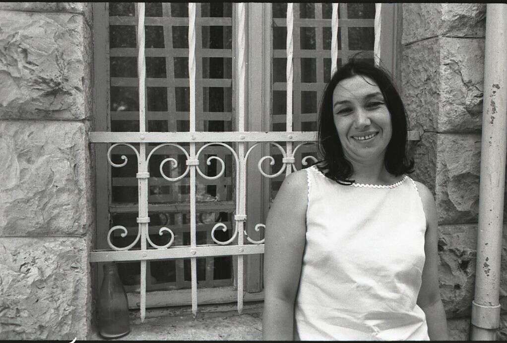 נעמי שמר בירושלים, 1967. | ארכיון בוריס כרמי, אוסף מיתר, האוסף הלאומי לתצלומים על שם משפחת פריצקר, הספרייה הלאומית