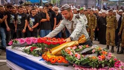 הלווייתו השבוע בבית־ג'ן. | דוד כהן, פלאש 90