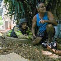 ישראלים מסתתרים בעת אזעקה בקריית־שמונה. | אייל מרגולין, פלאש 90