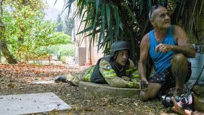 ישראלים מסתתרים בעת אזעקה בקריית־שמונה. | אייל מרגולין, פלאש 90