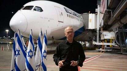 שר הביטחון גלנט לפני המראתו לארה"ב.