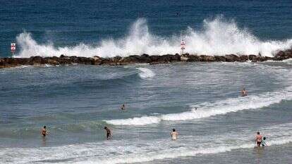 חוף ים בתל אביב. | AFP חוף ים בתל אביב. | AFP