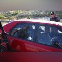 נהג בבידוק ביטחוני בצומת המנהרות. למצולמים אין קשר לכתבה. | קובי גדעון, פלאש 90