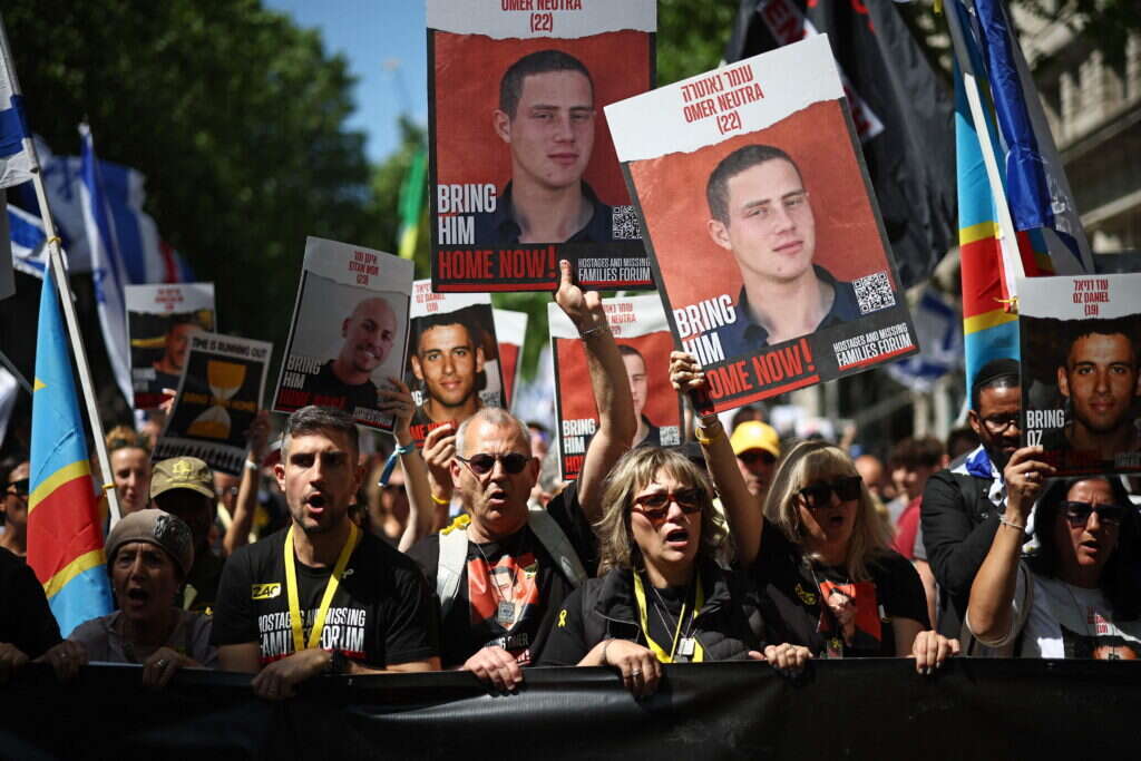 הפגנה בלונדון למען שחרור החטופים - ארכיון | AFP