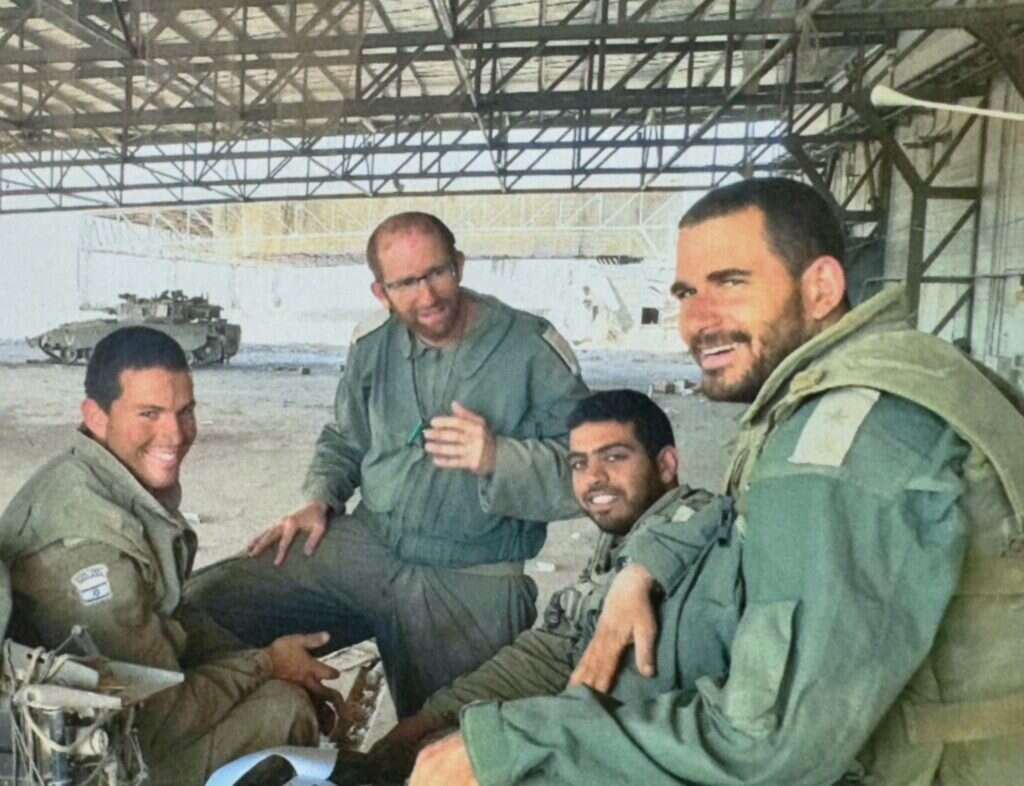 האיום היה אחר וממוקד מנהרות. ישורון (מימין) במהלך מבצע צוק איתן. | דו"צ