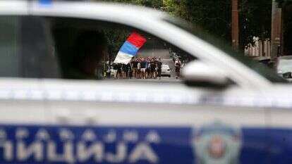 ניידת משטרה סרבית בבלגרד. | EPA/ANDREJ CUKIC