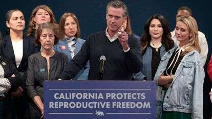 מושל קליפורניה, גווין ניוסם. | EPA מושל קליפורניה, גווין ניוסם. | EPA