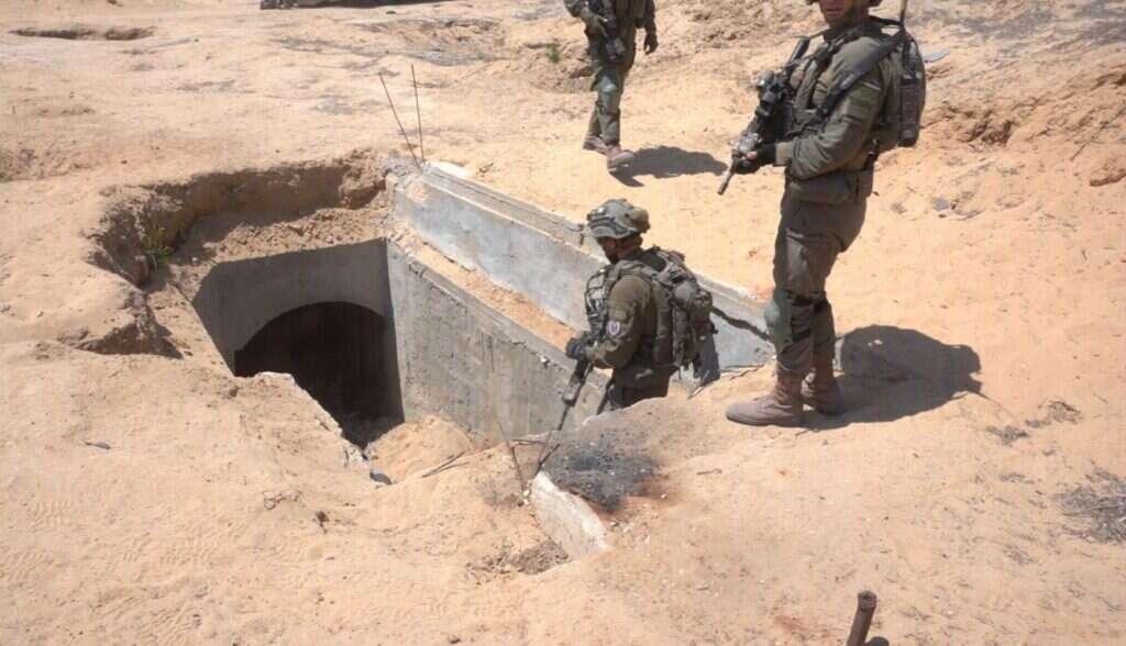 לוחמי צה"ל במנהרה ברצועת עזה במהלך המלחמה | דובר צה"ל