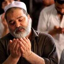 מתפלל מוסלמי בפקיסטן. למצולם אין קשר לכתבה. | EPA/ARSHAD ARBAB