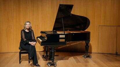 "כשלעצמי, הייתי מוכנה לנחות כאן כבר ב־ 8 באוקטובר". גולבק. | אבישג שאר־ישוב "כשלעצמי, הייתי מוכנה לנחות כאן כבר ב־ 8 באוקטובר". גולבק. | אבישג שאר־ישוב