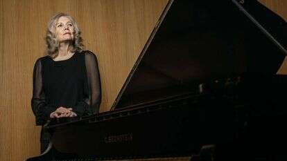 מונה גולבק. | אבישג שאר־ישוב