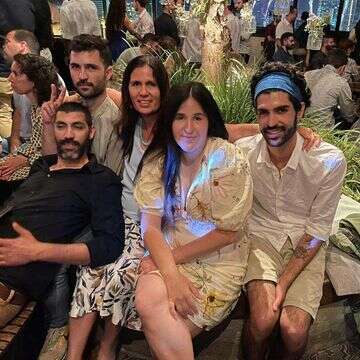 תמיר ז"ל (משמאל) עם משפחתו. | באדיבות המשפחה