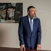 השר בן־צור בחדר סיעת ש"ס בכנסת, שלשום. | נעמה שטרן