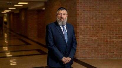 השר יואב בן־צור. | נעמה שטרן