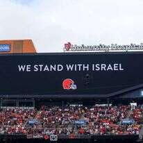 יותר מרבע מהתושבים יהודים. הודעת תמיכה בישראל על לוח התוצאות באצטדיון הפוטבול בקליבלנד. | גטי אימג'ס