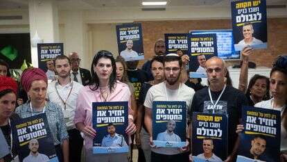 בני משפחות החטופים מ"פורום תקווה", מוחים בכנסת נגד העסקה עם חמאס. | פלאש 90