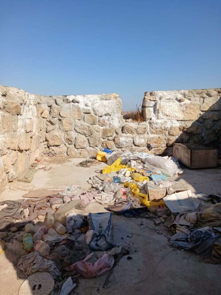 האתר הארכיאולוגי ליד שמעה שנפלש על ידי פלסטינים. | רגבים