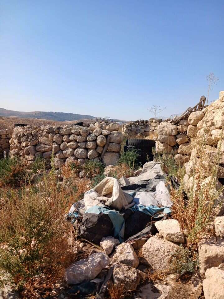 האתר הארכיאולוגי ליד שמעה שנפלש על ידי פלסטינים. | רגבים