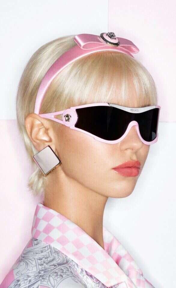 משקפיים של ורסאצ'ה. | יח"צ חו"ל