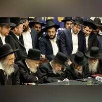 הרב הירש (משמאל) והרב דב לנדו (במרכז) | שלומי כהן, פלאש 90 הרב הירש (משמאל) והרב דב לנדו (במרכז) | שלומי כהן, פלאש 90