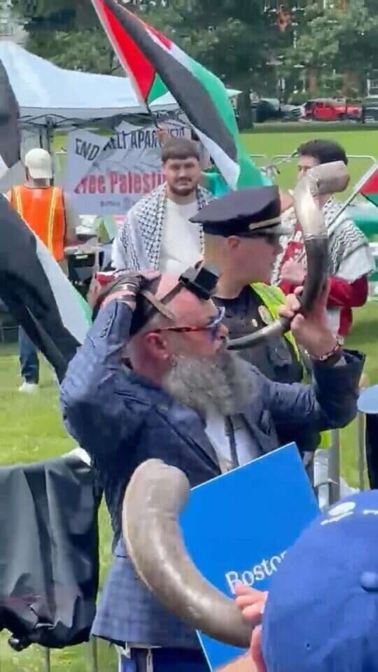 צדדים אחרים. מתוך עמוד האינסטגרם של בקסר. מתוך עמוד האינסטגרם: כושר גורו